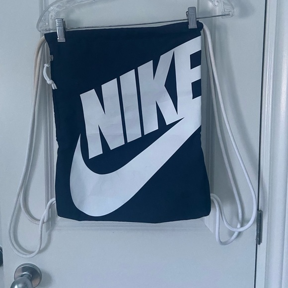 NWOT Nike navy blue cinch nylon bag - Picture 1 of 2